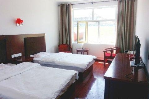青海湖高原红酒店