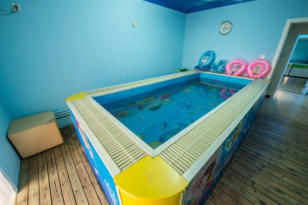 幼儿游泳馆